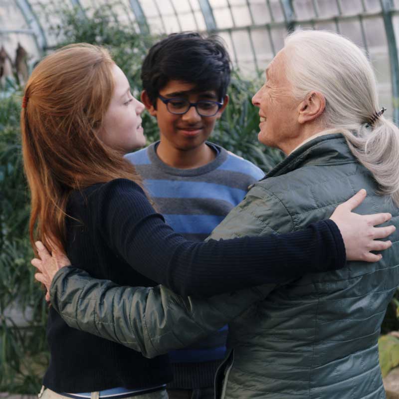 Bella et Vipulan rencontre la primatologue Jane Goodall