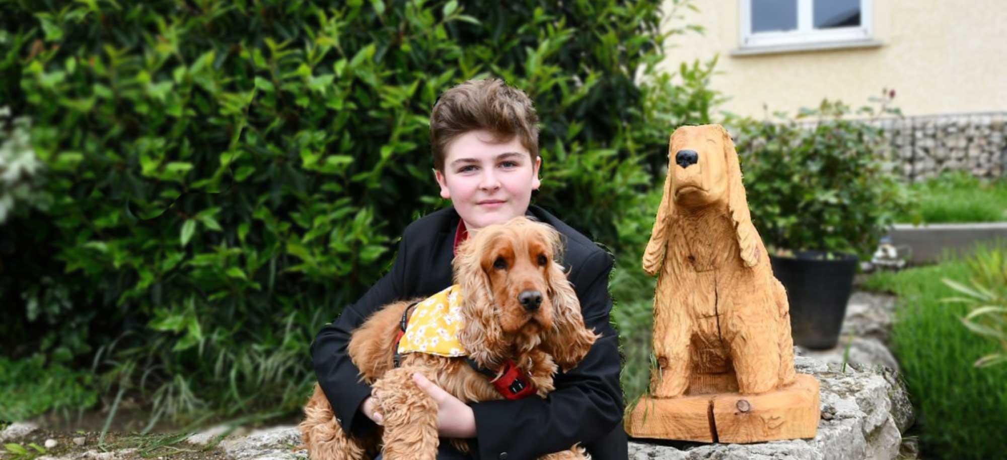 Baptiste, fondateur de Argos 42, pause avec son chien Cookie