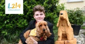 Baptiste, fondateur de Argos 42, pause avec son chien Cookie