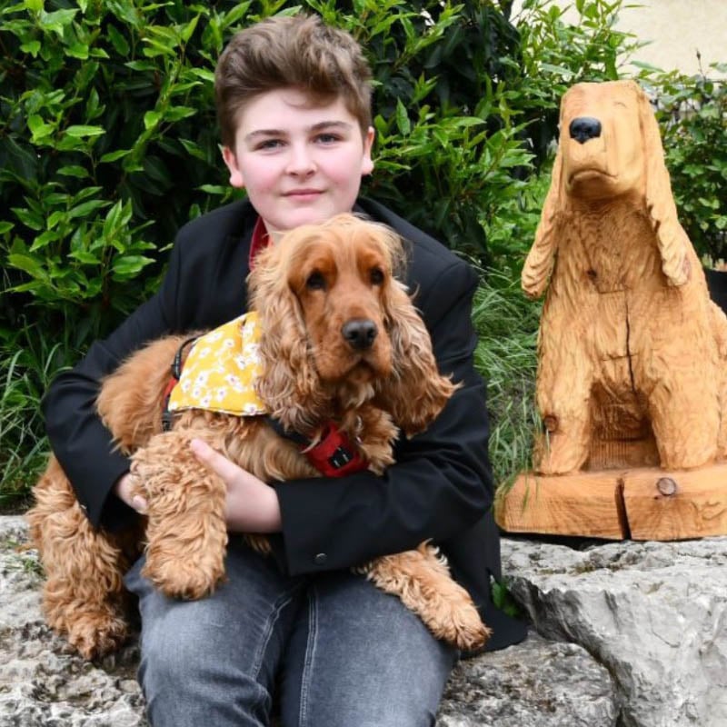 Baptiste, fondateur de Argos 42, pause avec son chien Cookie