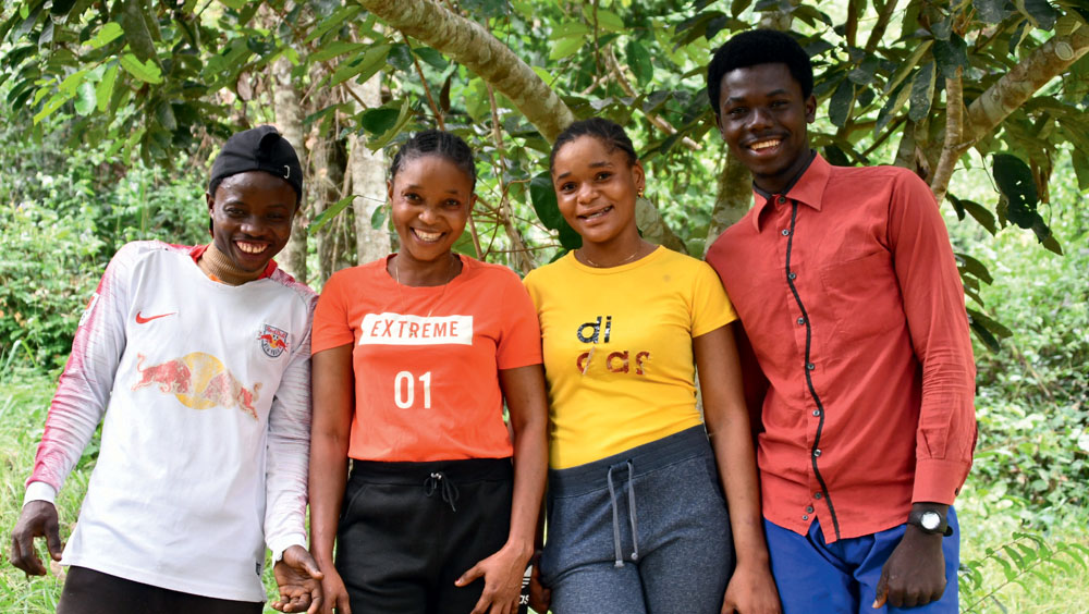 Des membres de P-WAC, ultra motivés pour protéger les chimpanzés et les animaux de la forêt&nbsp;!